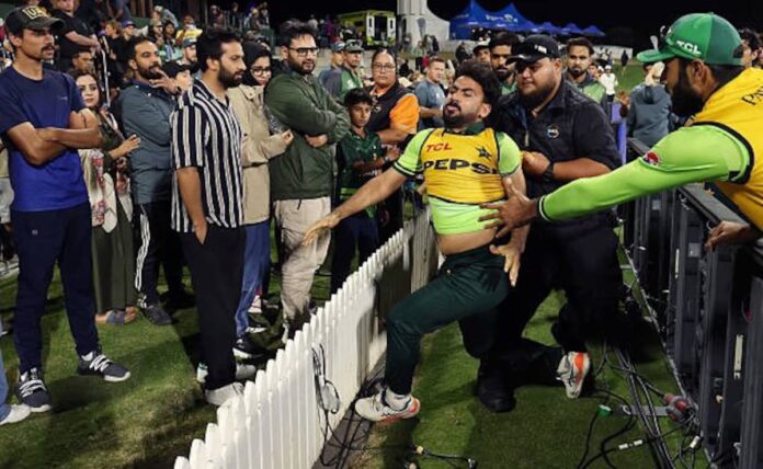 Angry Pakistan Star Khushdil Shah Attacks Spectators In New Zealand After Taunts, Security Steps In | Cricket News