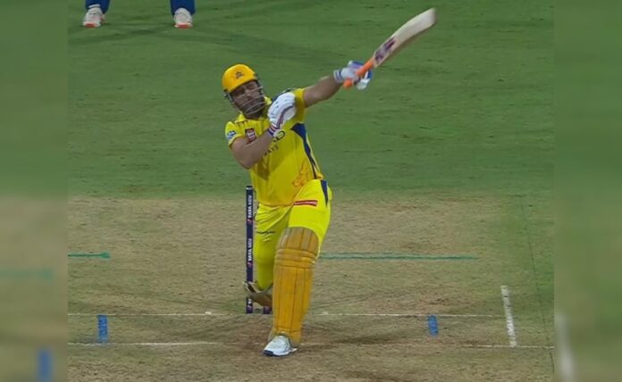 MS Dhoni Slams One-Hand 6 In CSK's Win vs LSG. Internet Says, 